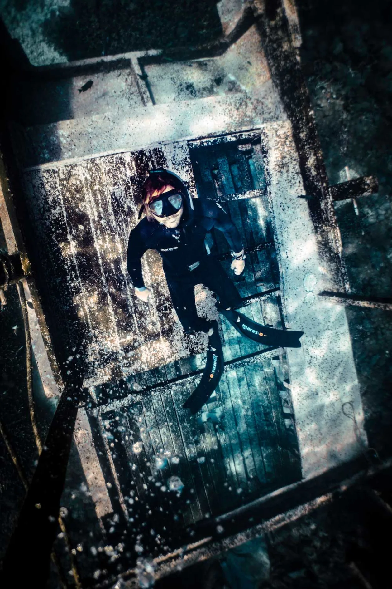 freediving on top of shipwreck